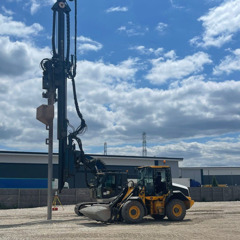 ABI Vibro piling rig with bottom feed probe